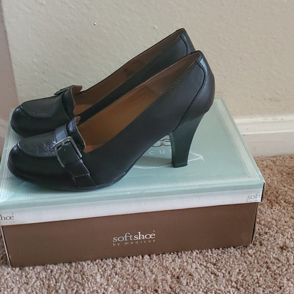 Shoes - Picture 2 of 2